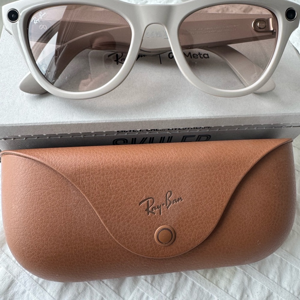 RAY-BAN Meta SKYLER Smart Sunglasses Shiny Chalky Gray  And Cinnamon Pink